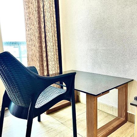 Gr Palace, In Front Of Sea-Beach With Breakfast, Swimming-Pool, Fully Air-Conditioned, Hotel With Parking Availability بوري المظهر الخارجي الصورة