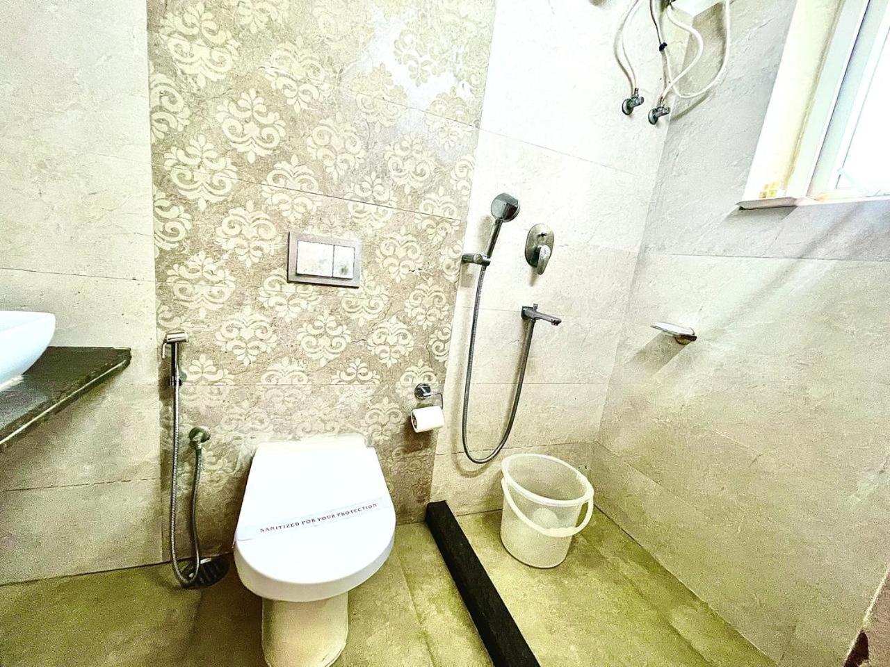 Gr Palace, In Front Of Sea-Beach With Breakfast, Swimming-Pool, Fully Air-Conditioned, Hotel With Parking Availability بوري المظهر الخارجي الصورة