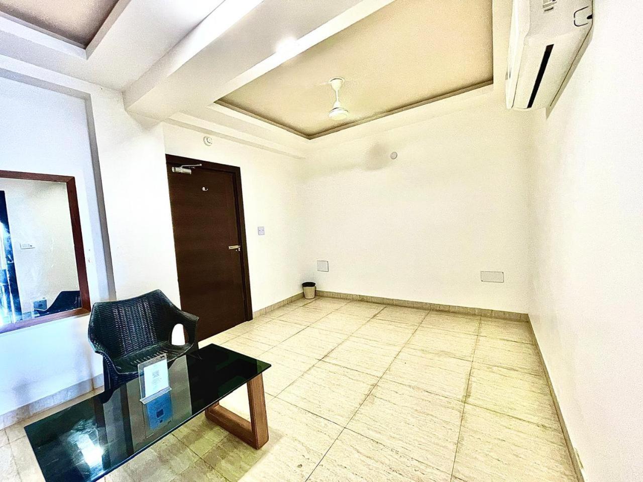 Gr Palace, In Front Of Sea-Beach With Breakfast, Swimming-Pool, Fully Air-Conditioned, Hotel With Parking Availability بوري المظهر الخارجي الصورة